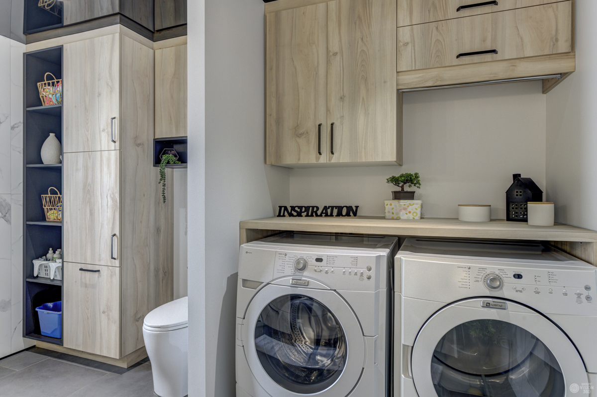 Rangement sur mesure de l'espace salle de lavage