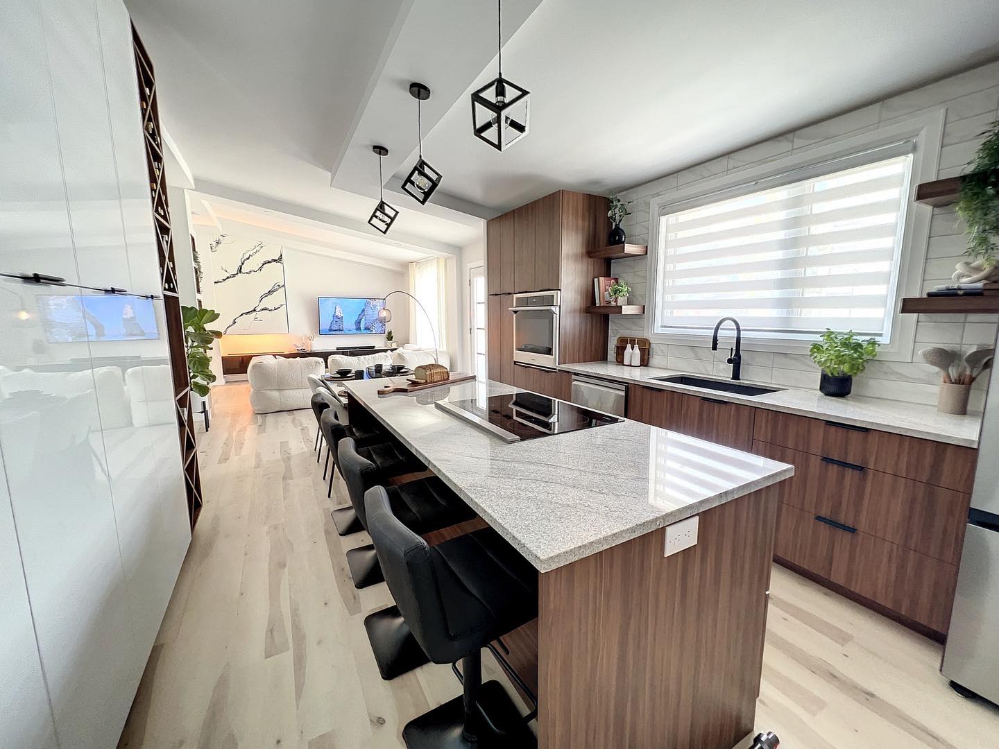 Plaque de cuisson et hotte rétractable intégrées dans l'ilot