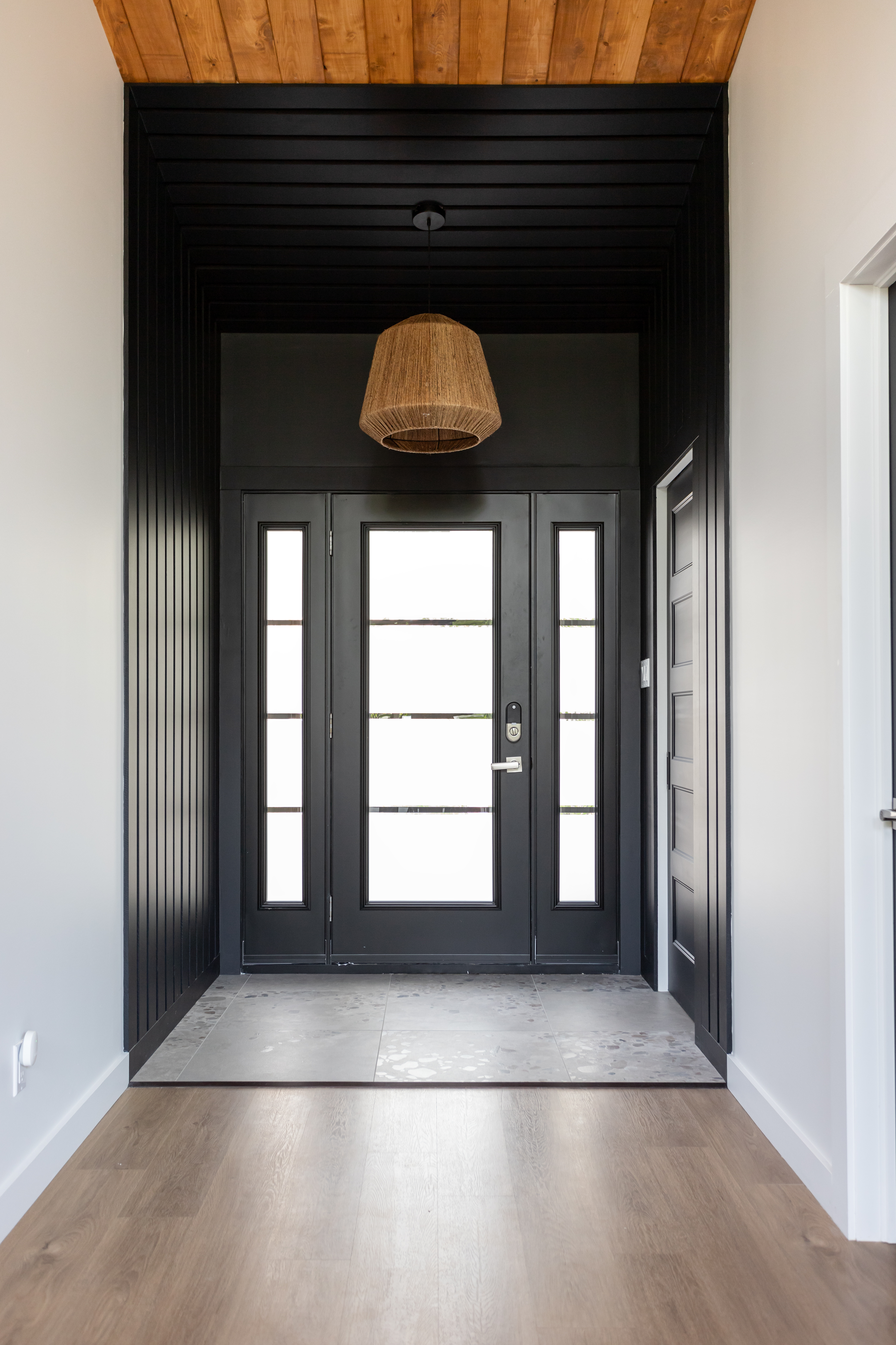 Rénovation de chalet à Adstock avec design intérieur personnalisé. Transformation d’espaces de vie par Élévation Studio Design, spécialiste en design d'intérieur au Québec.