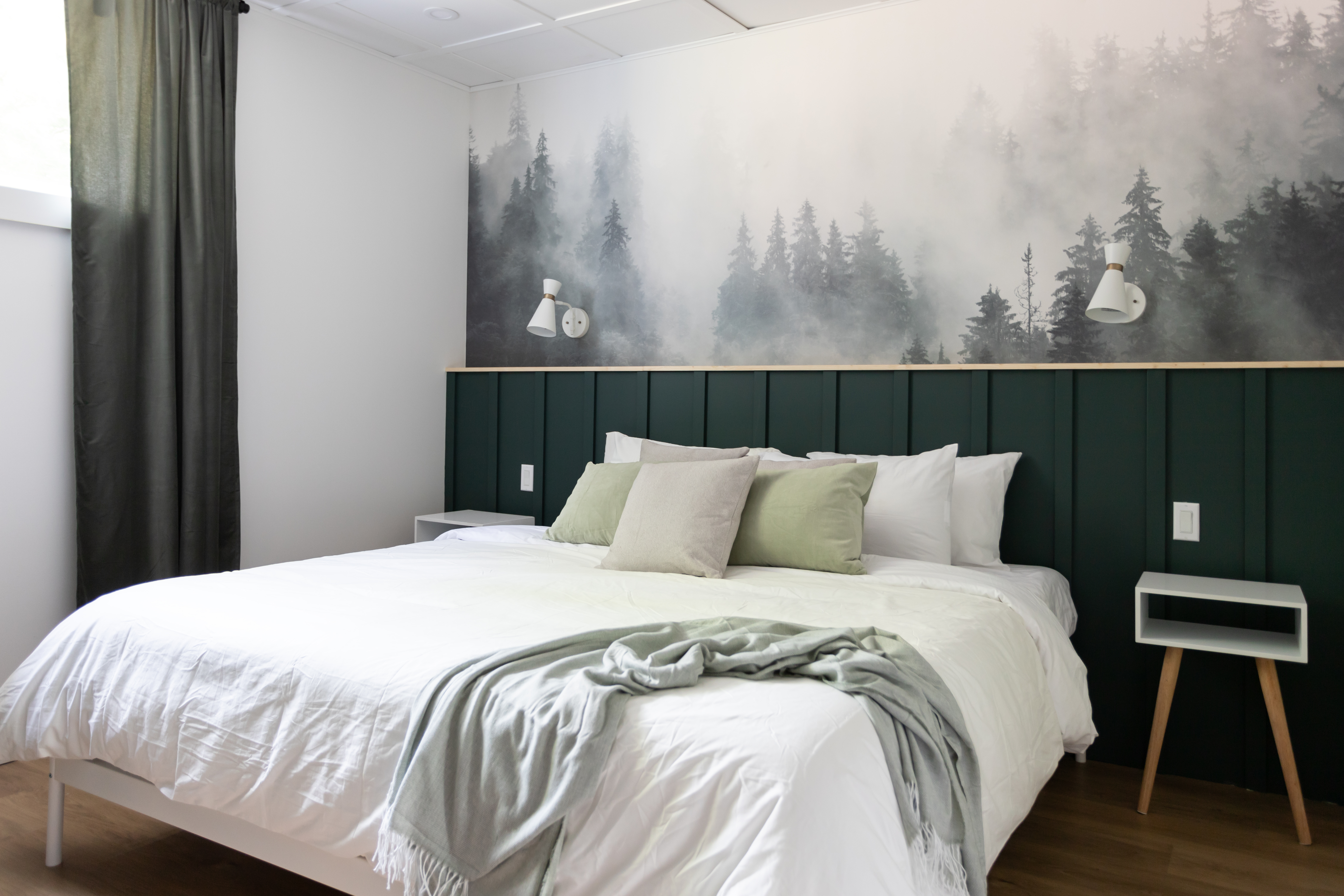 Conception et rénovation intérieure d'un chalet à Adstock, Québec. Design contemporain et matériaux naturels par Élévation Studio Design.