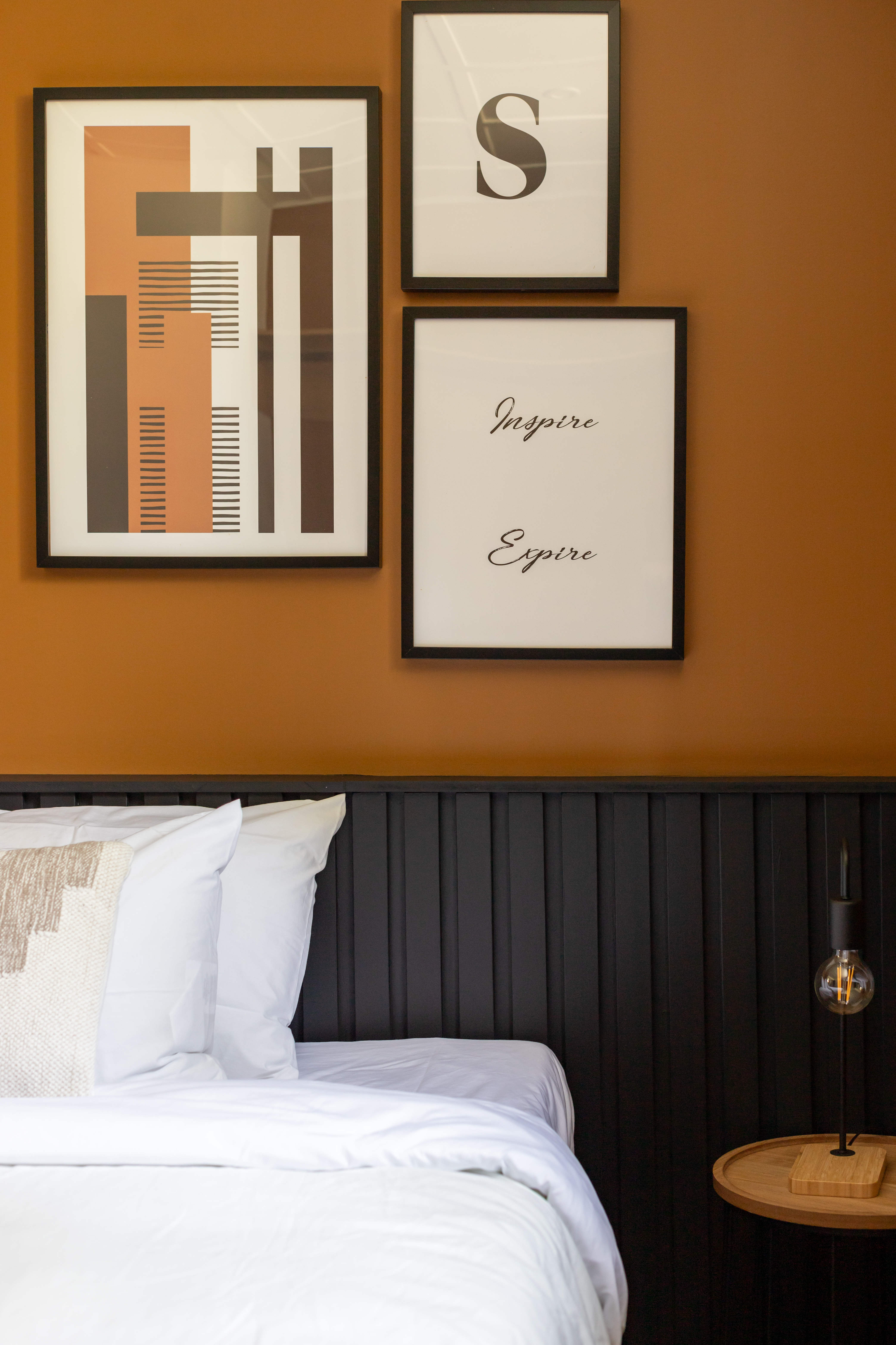 Projet de design intérieur complet pour un chalet à Adstock. Conception sur mesure par Élévation Studio Design, experts en rénovation intérieure au Québec.