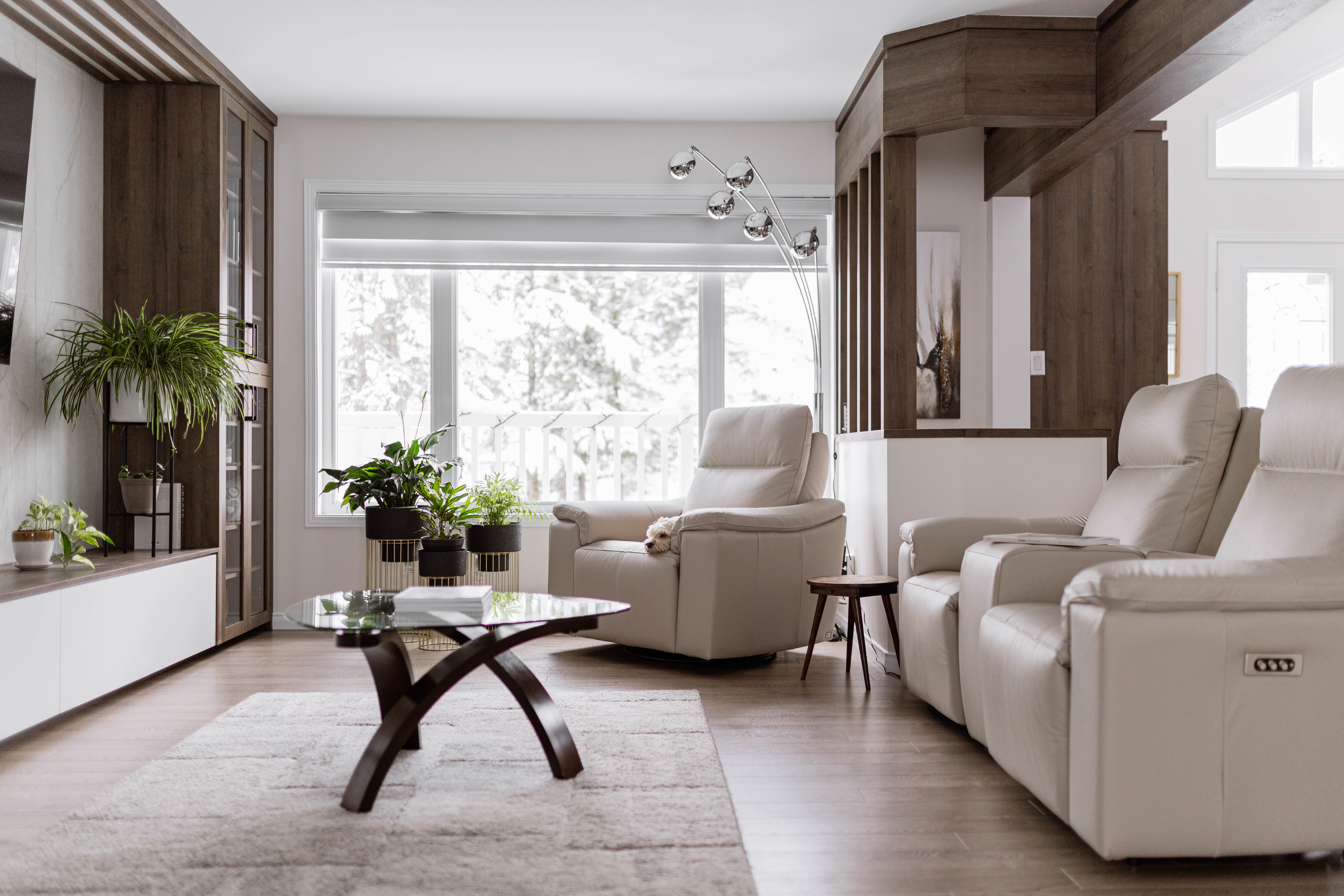 Meuble multimédia sur mesure, ébénisterie, fait par les designer d'intérieur chez Élévation Studio Design, Thetford Mines