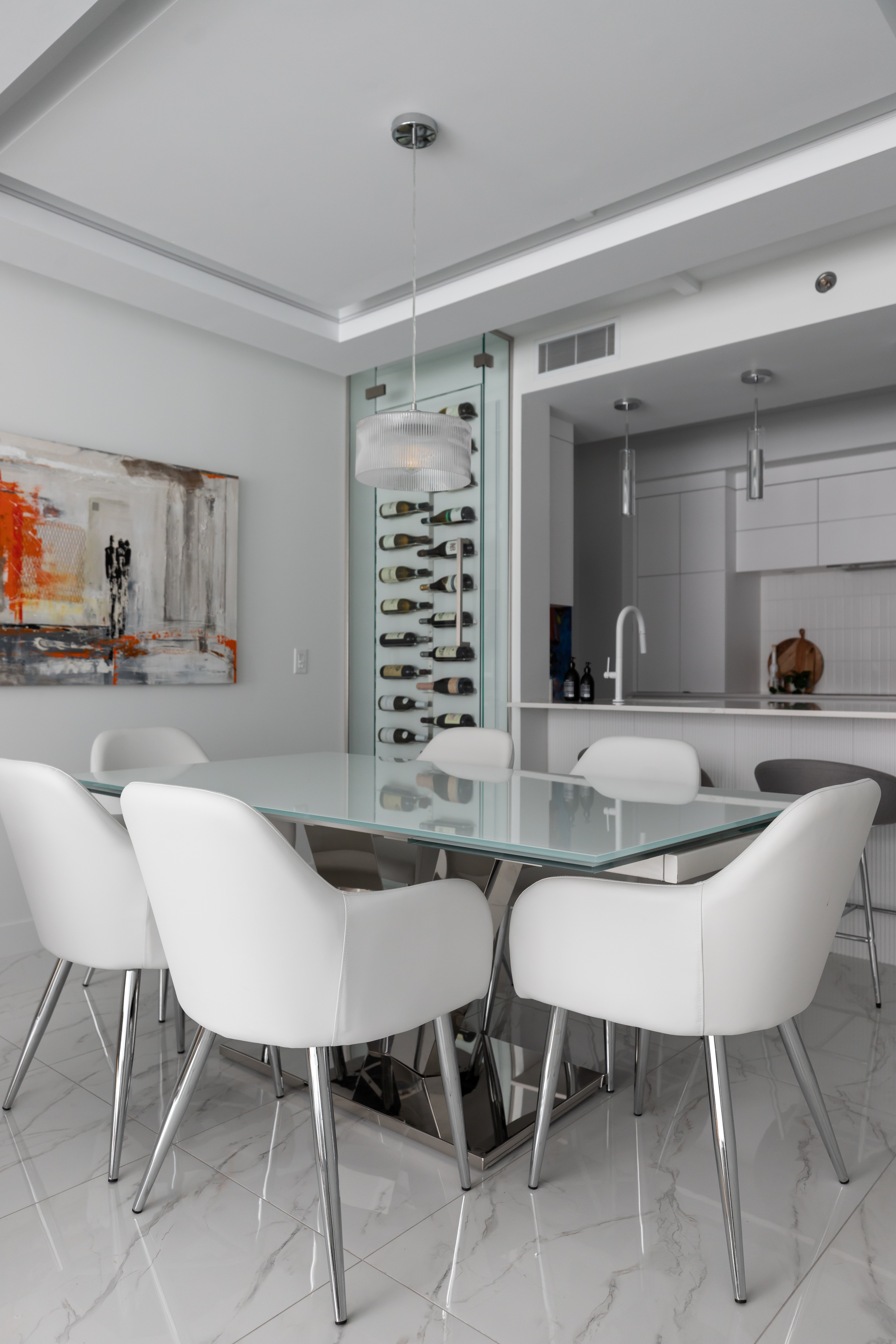 Rénovation d’aire ouverte dans un condo à Québec comprenant la cuisine, la salle à manger et le salon, design contemporain par Élévation Studio Design, designer d'intérieur à Thetford Mines