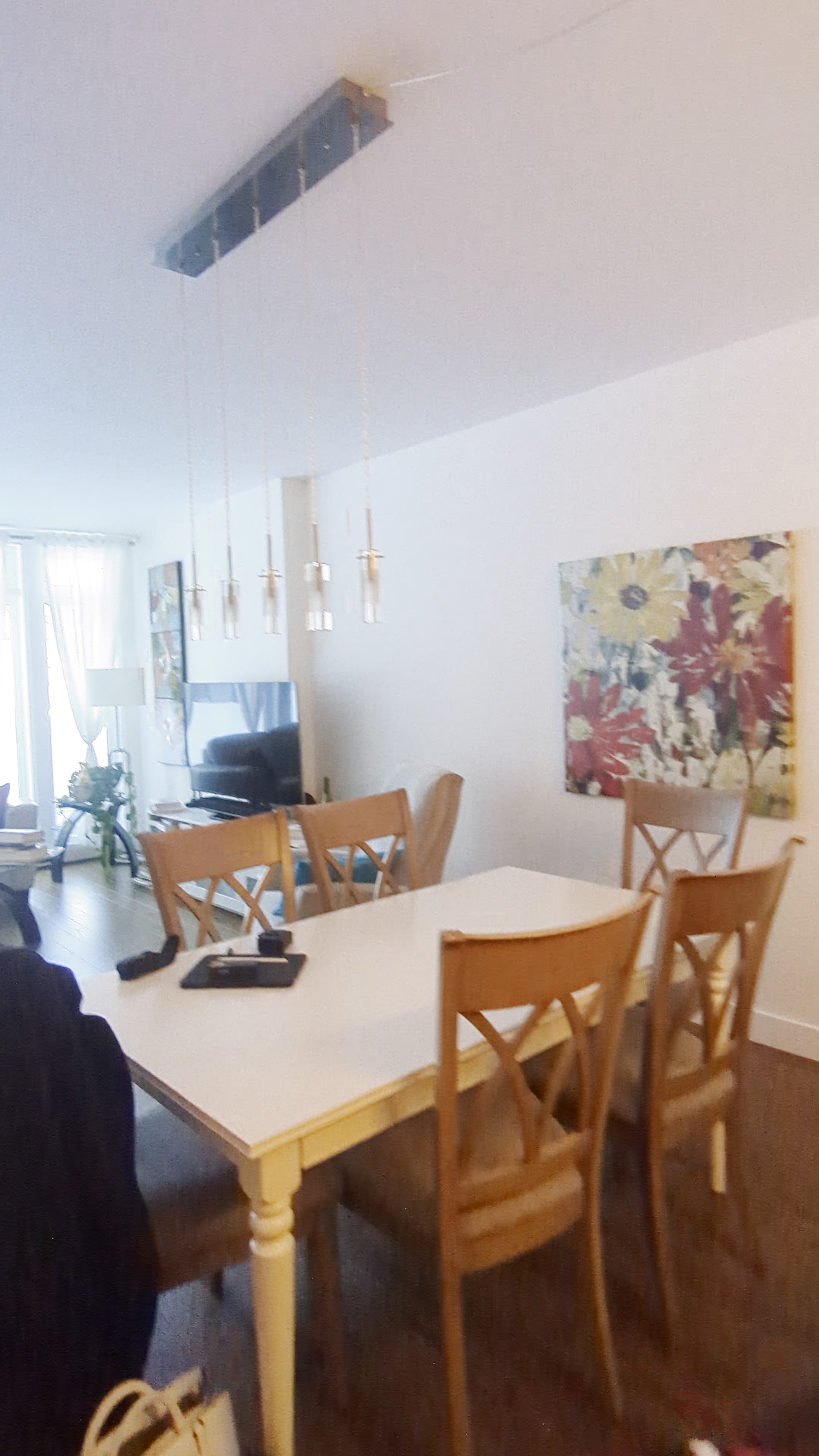 Rénovation d’aire ouverte dans un condo à Québec comprenant la cuisine, la salle à manger et le salon, design contemporain par Élévation Studio Design, designer d'intérieur à Thetford Mines